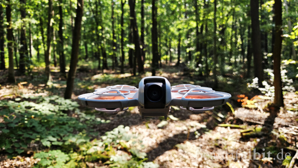 DJI Neo der ersten Generation im Wald