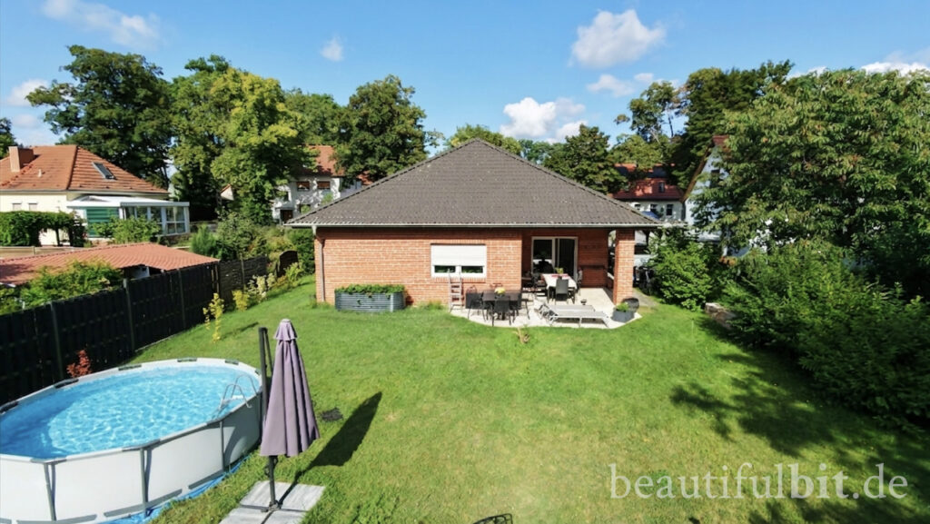 Haus mit Garten und Pool